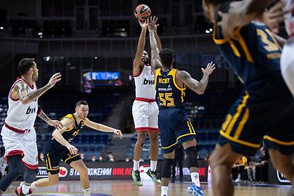 Ρεκόρ τριπόντων και 100άρα μετά από επτά χρόνια για Ολυμπιακό