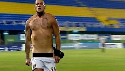 Κινδυνεύει με τιμωρία για τον πανηγυρισμό-στριπτίζ ο Μπομπαντίγια