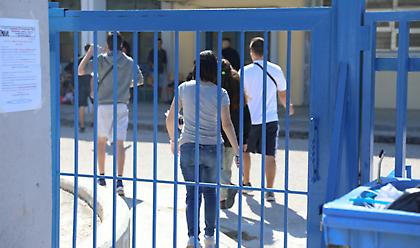 Τσακρής: Προς τεστ κορωνοϊού στα σχολεία - Τι είπαν οι ειδικοί για το άνοιγμά τους