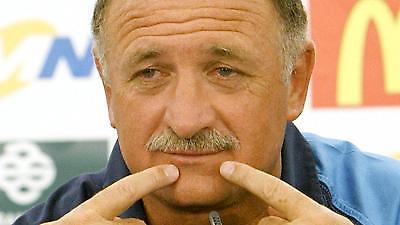 Απαξίωση του Ροναλντίνιο  από τον Σκολάρι