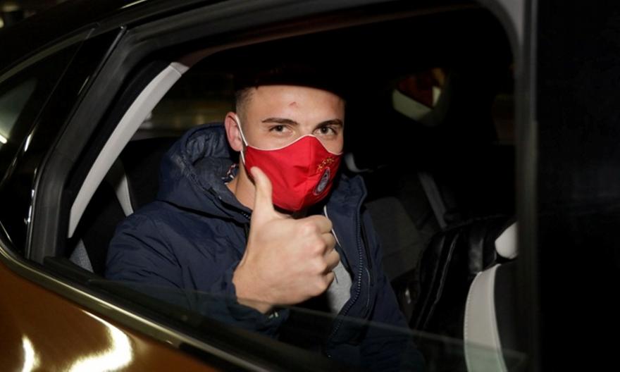 Η άφιξη του Ρέαμπτσιουκ στην Αθήνα για τον Ολυμπιακό (pics/video)