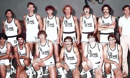 ΡΕΤΡΟ: Όταν ο Γιαννάκης φόρεσε την φανέλα του Απόλλωνα Πατρών!