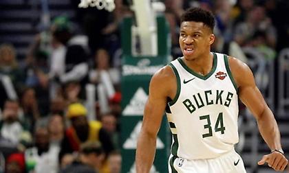 Με τρομερό Αντετοκούνμπο οι Μπακς «κατέστρεψαν» στους Μπουλς