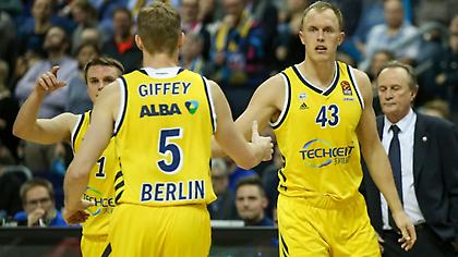 Πλήγμα στην Άλμπα με Σίκμα και Γκιφάι!