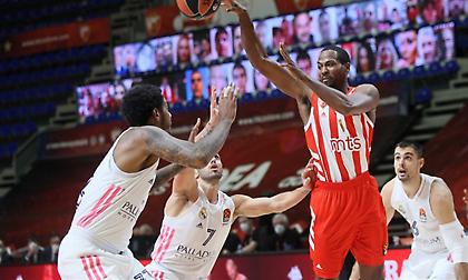 Μάνατζερ Χολ: «Δεν φεύγει από τον Ερυθρό Αστέρα»