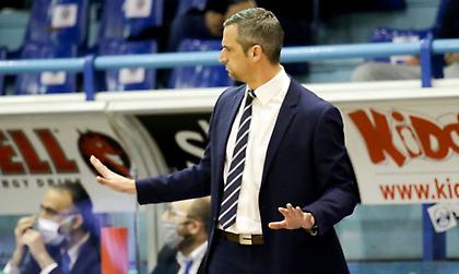 Έστειλε τον Μπέρι στα αποδυτήρια ο Παπανικολόπουλος