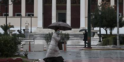 Καιρός: Βροχές, καταιγίδες και αυξημένη συγκέντρωση σκόνης την Κυριακή