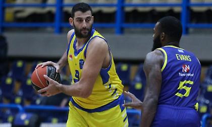 Μπουρούσης: Άλλαξε λουκ και άφησε… μουστάκι