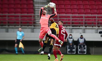 Ο Σα πήρε τη ρεβάνς, αλλά ο Ολυμπιακός είχε πρόβλημα στην καρδιά της άμυνας…