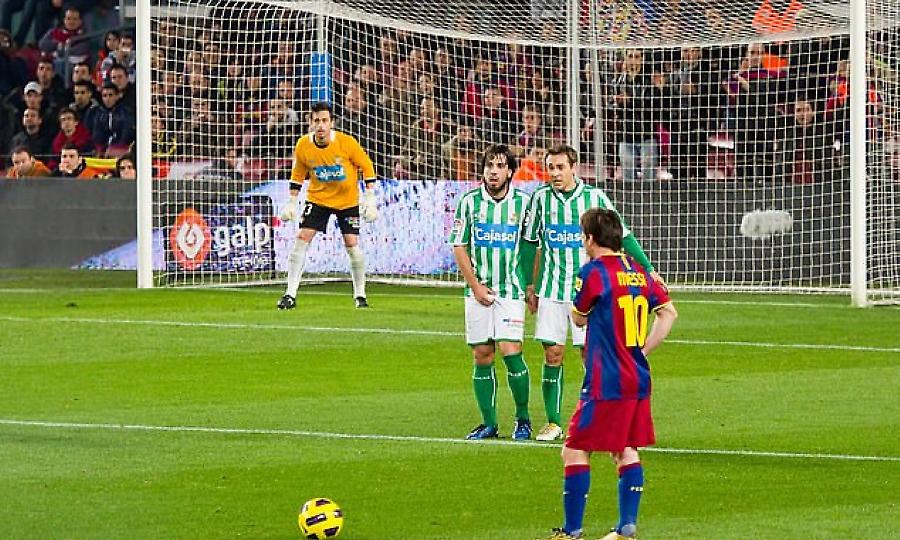 Η επιστήμη αποφάσισε: Τερματοφύλακες μην βάζετε τείχος στα απευθείας φάουλ!