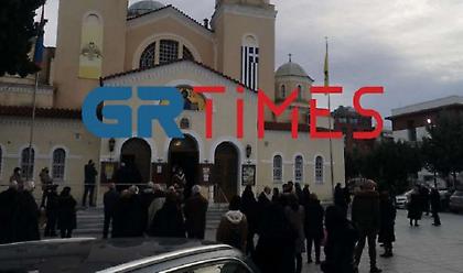 Θεοφάνεια: Κοσμοσυρροή στη Μητρόπολη Καλαμαριάς