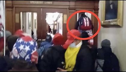 Βίντεο-σοκ από τη στιγμή που η Άσλι Μπάμπιτ πυροβολείται στο Καπιτώλιο
