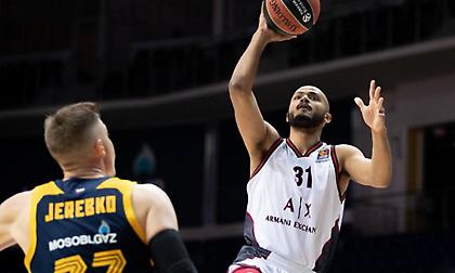 Εκτός οι Σιλντς και Μίτσοβ για την Αρμάνι