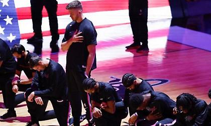 ΝΒΑ: Ο Μάιερς Λέοναρντ δε γονάτισε ούτε τώρα γιατί προτιμά να στέλνει όρθιος το μήνυμά του