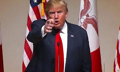 Κλέι Τόμπσον: Παρουσίασε σε post τον Τραμπ με κουκούλα της Κου Κλουξ Κλαν!