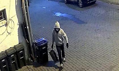 Το FBI έδωσε στη δημοσιότητα φωτογραφία υπόπτου να βάζει βόμβες κοντά στο Καπιτώλιο (pic)
