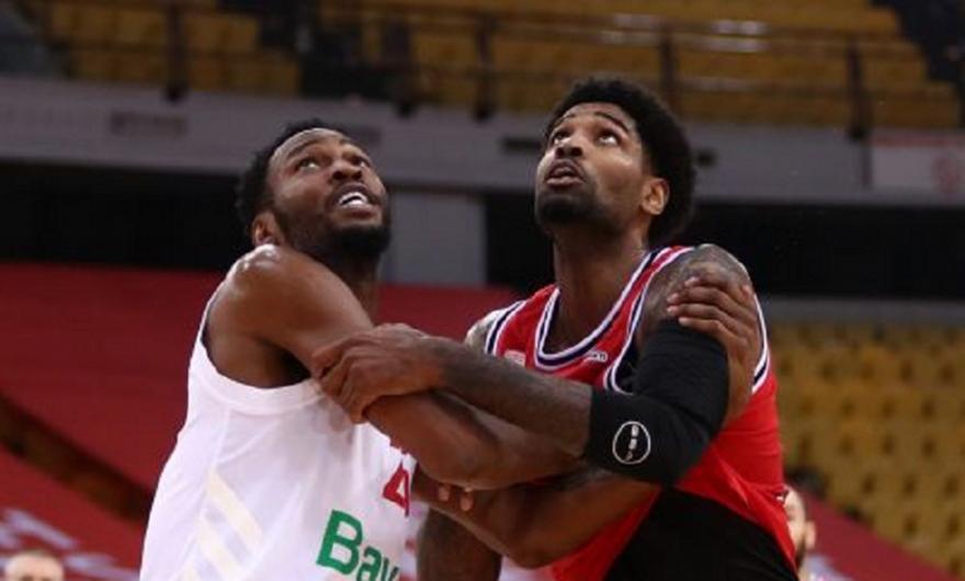 Τρομερή τάπα του Τζόνσον στον Έλις (video)