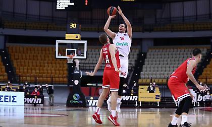 Euroleague: «Φάουλ από Βεζένκοφ, έπρεπε να δοθούν τρεις βολές στον Τσίπσερ»