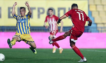 Παναιτωλικός-Ολυμπιακός: Το 1-2 από τον Ελ Αραμπί, τρομερή ασίστ του Βαλμπουενά ενώ έπεφτε (video)