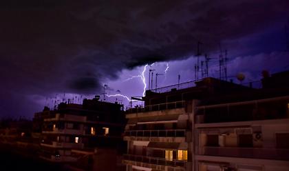 Έκτακτο δελτίο ΕΜΥ: Καταιγίδες, θυελλώδεις άνεμοι, «βουτιά» 10 βαθμών στη θερμοκρασία