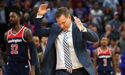 «Τρίζει» η καρέκλα του Μπρουκς στους Γουίζαρντς