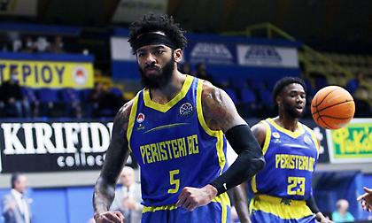 Ρεσιτάλ καρφωμάτων από το Περιστέρι (video)