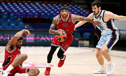 «Βομβάρδισε» τη Βαλένθια η Αρμάνι Μιλάνο