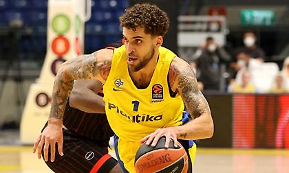 Το σφύριγμα-φάουλ στο κέντρο για τρεις βολές του Γουίλμπεκιν! (video)