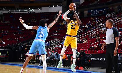 Το no look τρίποντο του Λεμπρόν Τζέιμς! (vid)