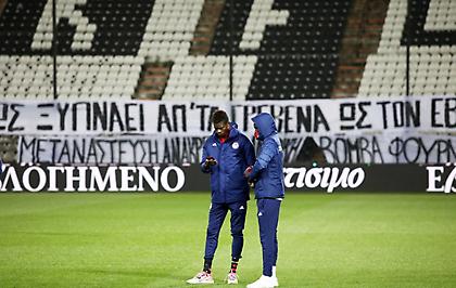 ΠΑΟΚ-Ολυμπιακός: Πανό κατά κυβέρνησης και Φασούλα στην Τούμπα