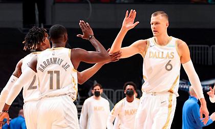 Νίκη στο ντεμπούτο Πορζίνγκις οι Μαβς, όργια Λίλαρντ-ΜακΚόλουμ