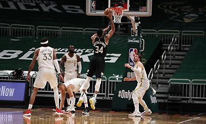 Κυρίαρχος απέναντι σε Ντόντσιτς και Ντάλας ο Γιάννης