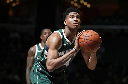 Έμεινε στo γήπεδο για να εκτελέσει βολές ο Γιάννης (vid)