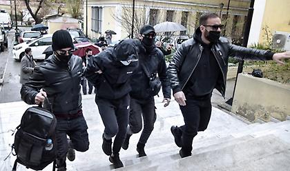 Άγρια επίθεση σε σταθμάρχη: Προθεσμία να απολογηθούν στις 19/1 έλαβαν τα 2 αδέλφια