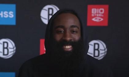 Χάρντεν: Μονολεκτικές απαντήσεις και γέλια για τη φυσική του κατάσταση