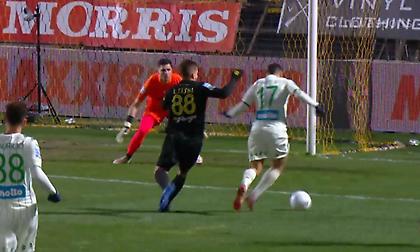 Άρης-Παναθηναϊκός: Τρομερό σλάλομ Εμμανουηλίδη, επέμβαση Σιαμπάνη (video)