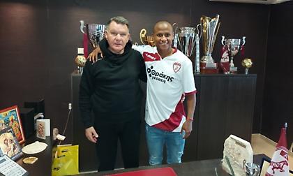 Διπλό «χτύπημα» από ΑΕΛ