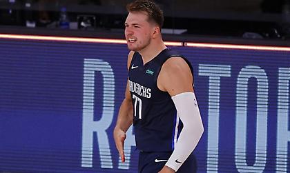 Ο Ντόντσιτς σκοράρει δύο σερί step back τρίποντα! (video)