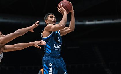 Δύσκολη νίκη για Άλμπα