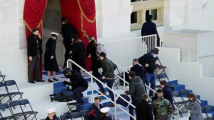 Συναγερμός στο Καπιτώλιο - Σε αποκλεισμό εξαιτίας «εξωτερικής απειλής ασφαλείας»