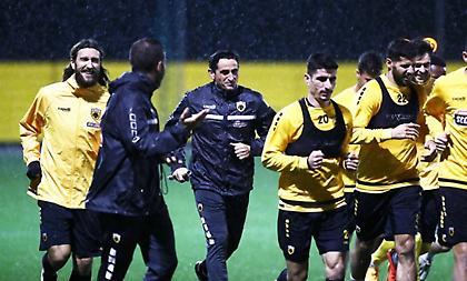 Χιμένεθ στους παίκτες ΑΕΚ: «Δεν πρέπει να δεχόμαστε γκολ»