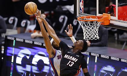 Φοβερό μπλοκ από Αντεμπάγιο στο Top 10 (video)