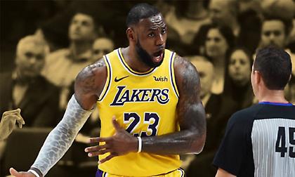 Γκρίνια Λεμπρόν για τη διαιτησία: «Σε μένα βήματα, όχι στον Γκριν»