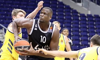 Μέσα ο Φαλ, έξω ο Ουόλτον για Ολυμπιακό