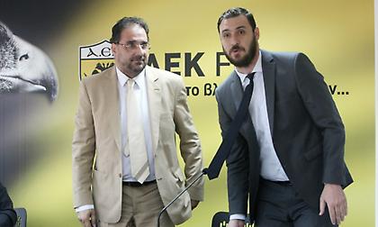 ΑΕΚ: «Κάρφωσε» τον Ολυμπιακό στην Επιτροπή Εφέσεων ο Αλεξίου