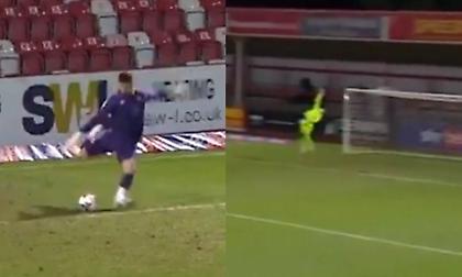 Στο βιβλίο Γκίνες ο τερματοφύλακας της Νιούπορτ - Σκόρερ του πιο μακρινού γκολ στην ιστορία! (video)