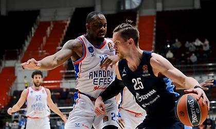 «Κατάπιε» και την Εφές η φορτσάτη Ζενίτ