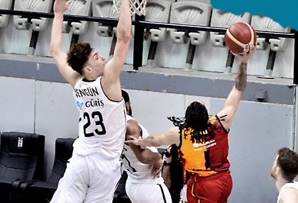 Διέλυσε τη Γαλατά η Μπεσίκτας, ρεκόρ σε τάπες ο Σενγκούν