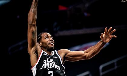 «Καυτός» Λέοναρντ οδήγησε στη νίκη τους Λος Άντζελες Κλίπερς, άστοχος ο Ποκουσέφσκι