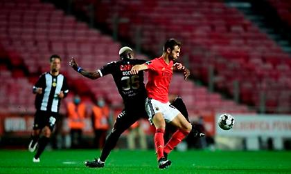 Τα «θαλάσσωσε» η Μπενφίκα και έχασε έδαφος